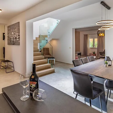 Awesome In With Wifi Holiday home