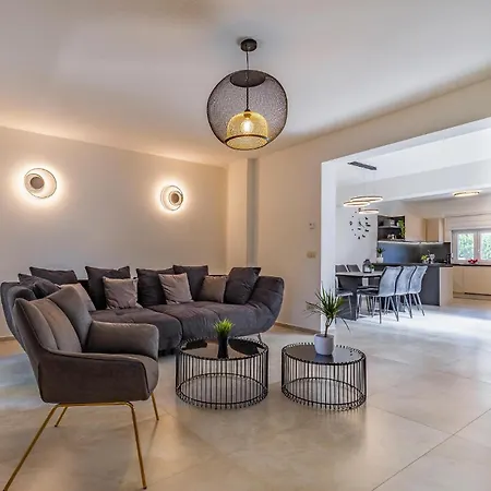 Awesome In With Wifi Holiday home